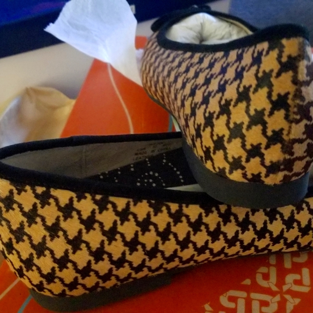 Shoes - Picture 3 of 4